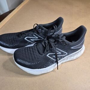 New Balance Black and White Sneakers 390/474